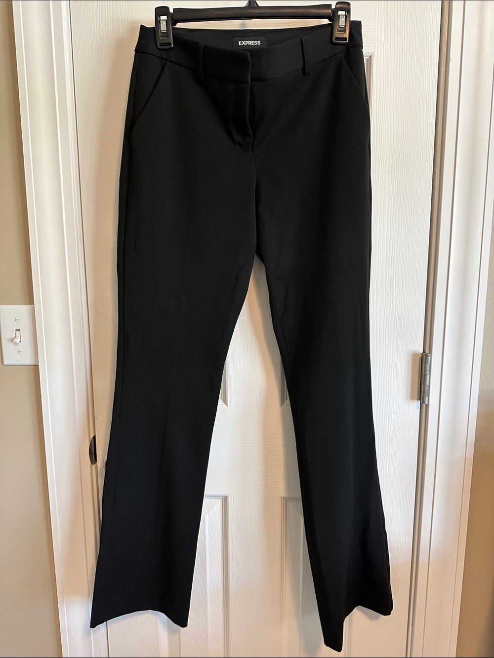 Express Women’s Columnist Black Barely Boot Cut Dress Pants mid rise 4R stretch